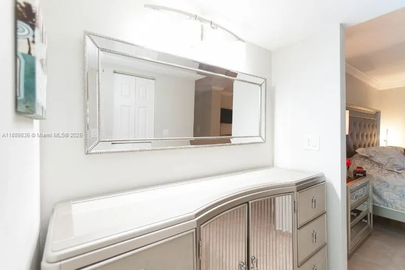 5880 Collins Ave, #306