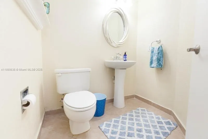 5880 Collins Ave, #306