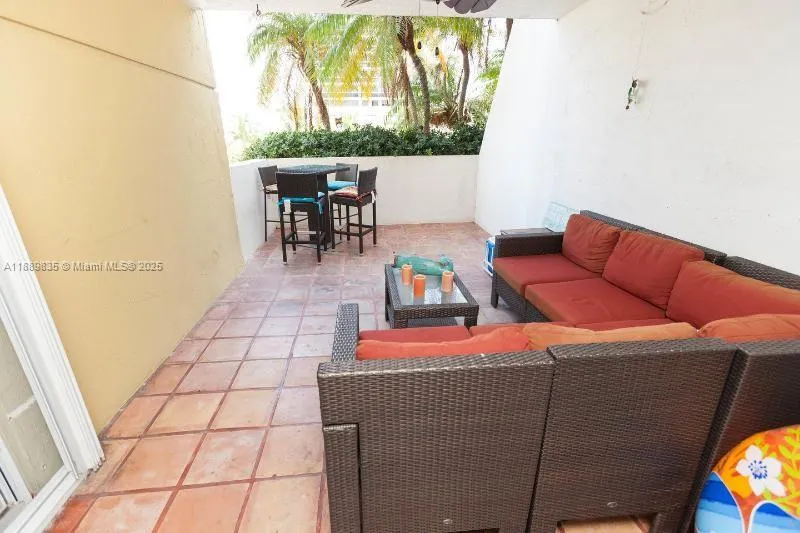 5880 Collins Ave, #306