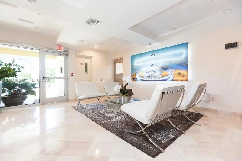 5880 Collins Ave, #306