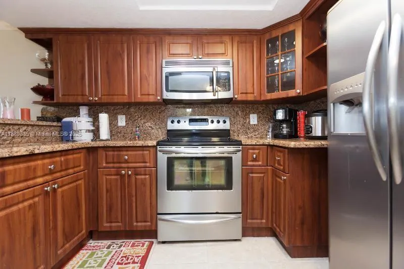 5880 Collins Ave, #306