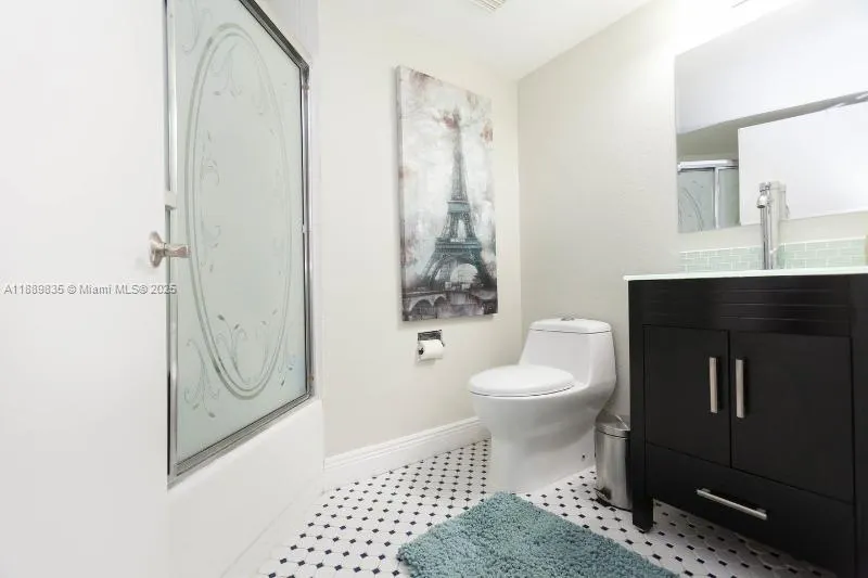 5880 Collins Ave, #306