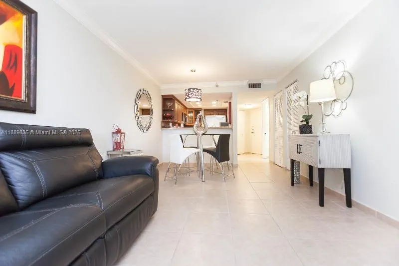 5880 Collins Ave, #306