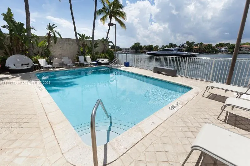 5880 Collins Ave, #306