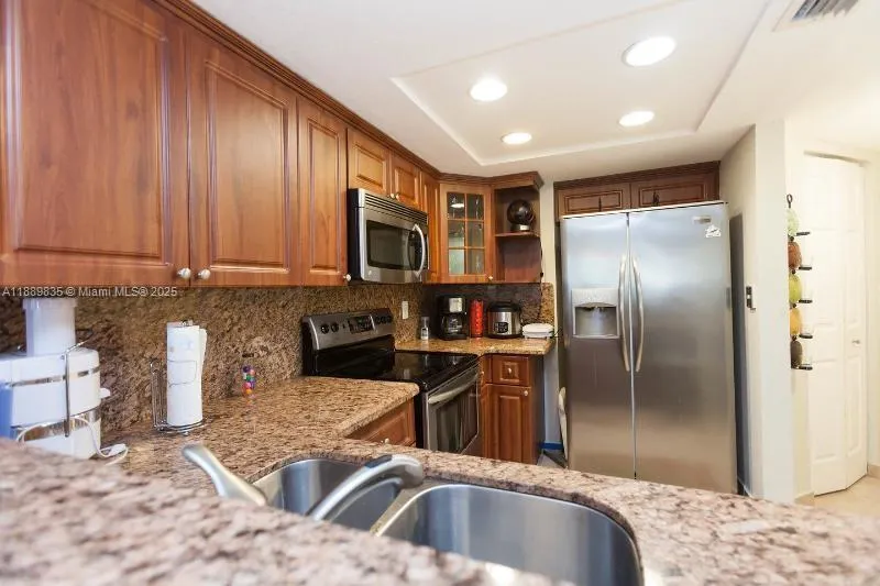 5880 Collins Ave, #306