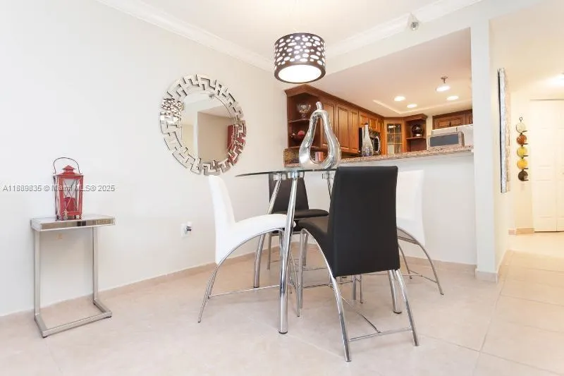 5880 Collins Ave, #306