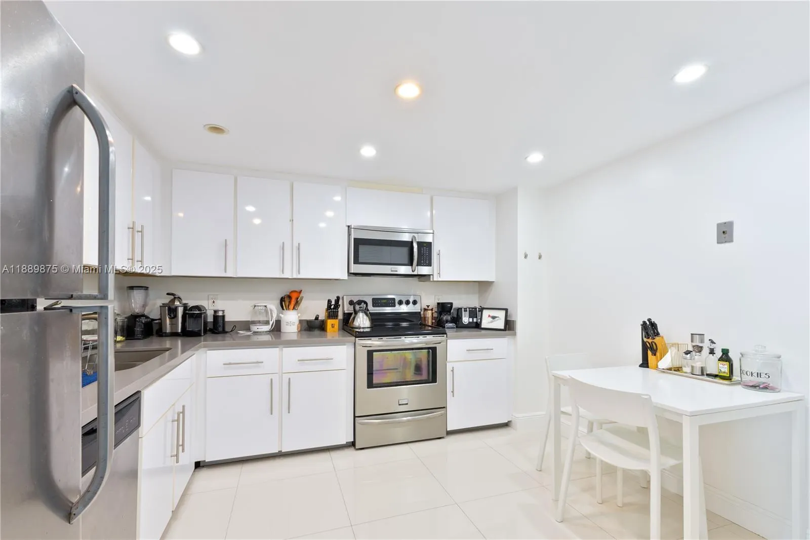 9801 Collins Ave, #20V