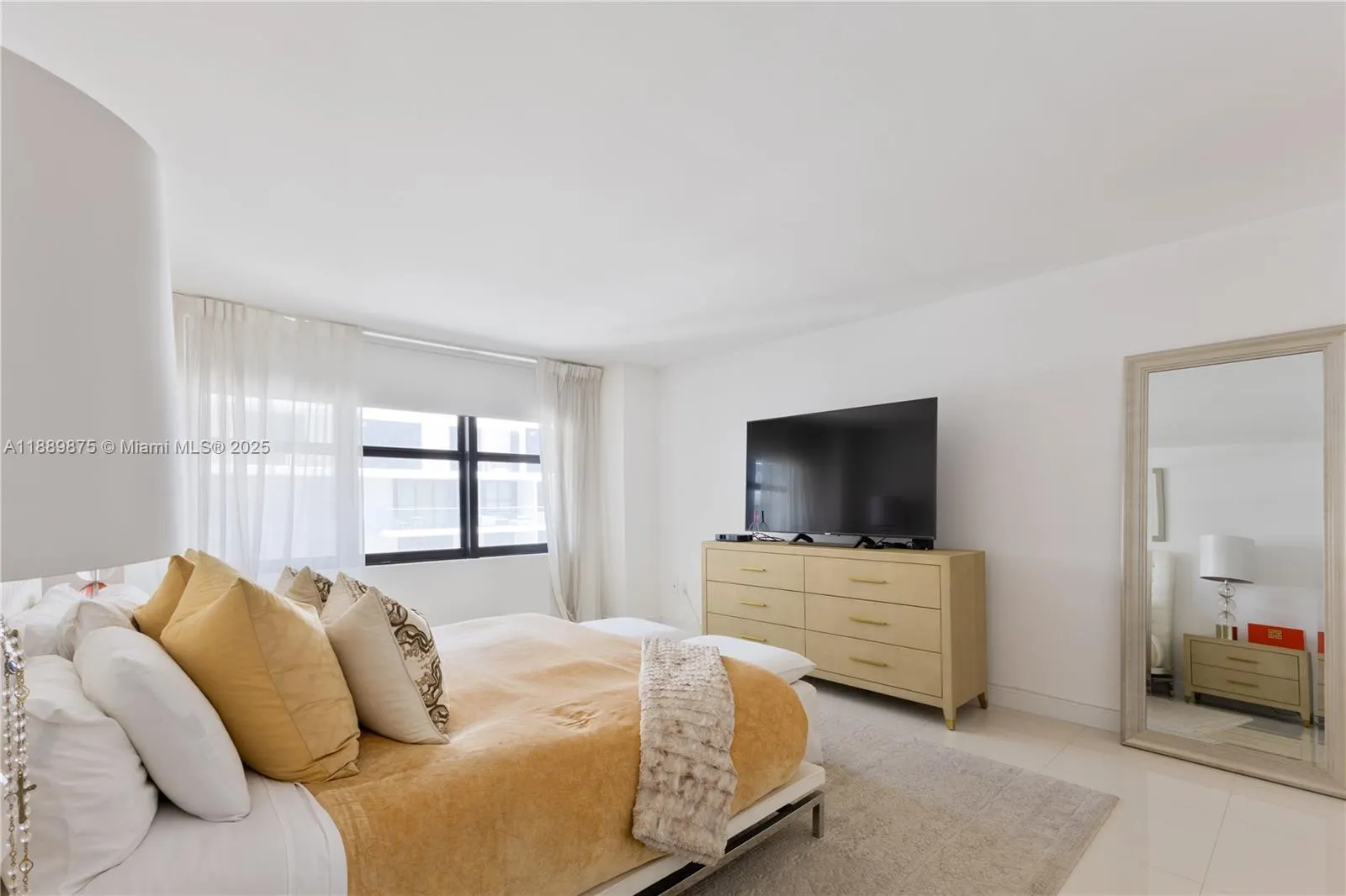 9801 Collins Ave, #20V