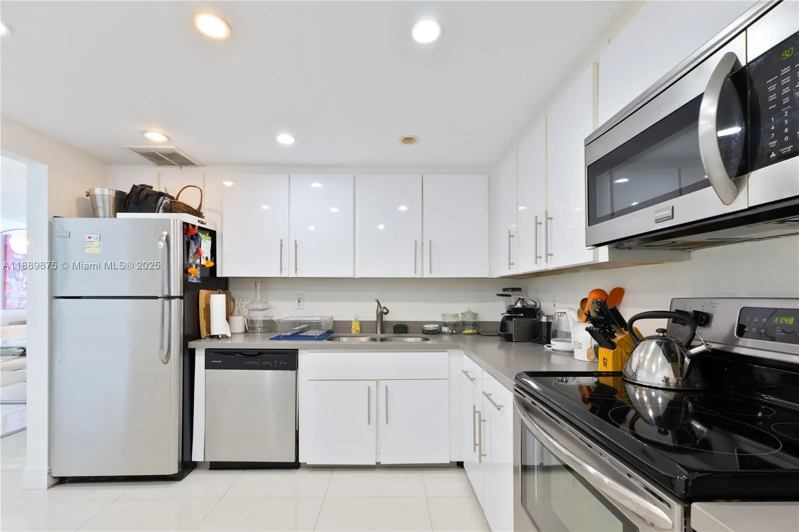 9801 Collins Ave, #20V