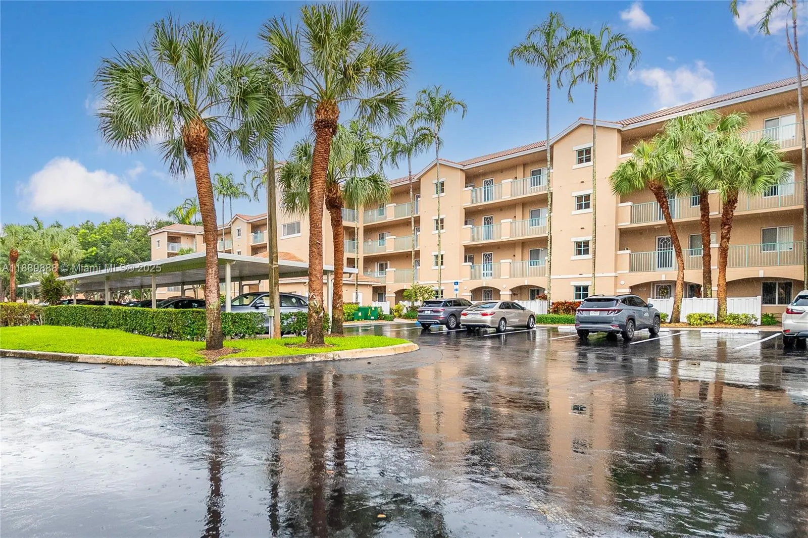 12547 Imperial Isle Dr, #204