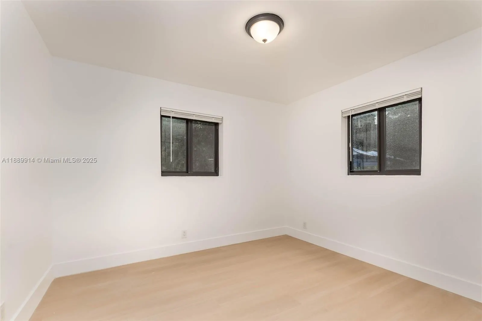 3271 NW 18th St