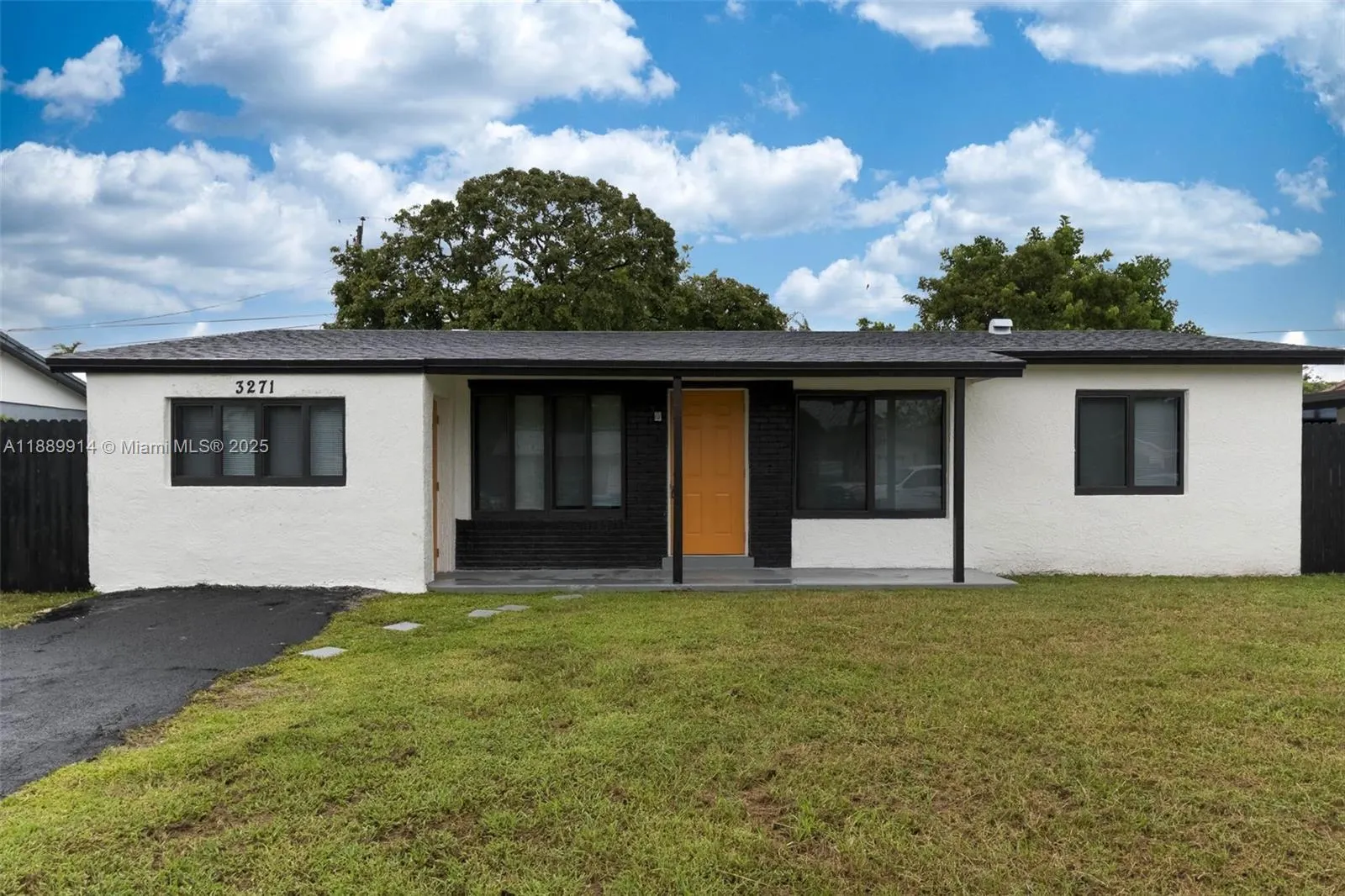 3271 NW 18th St