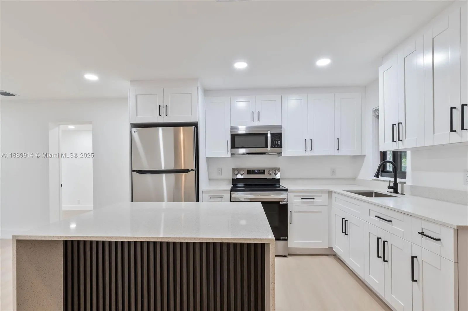 3271 NW 18th St