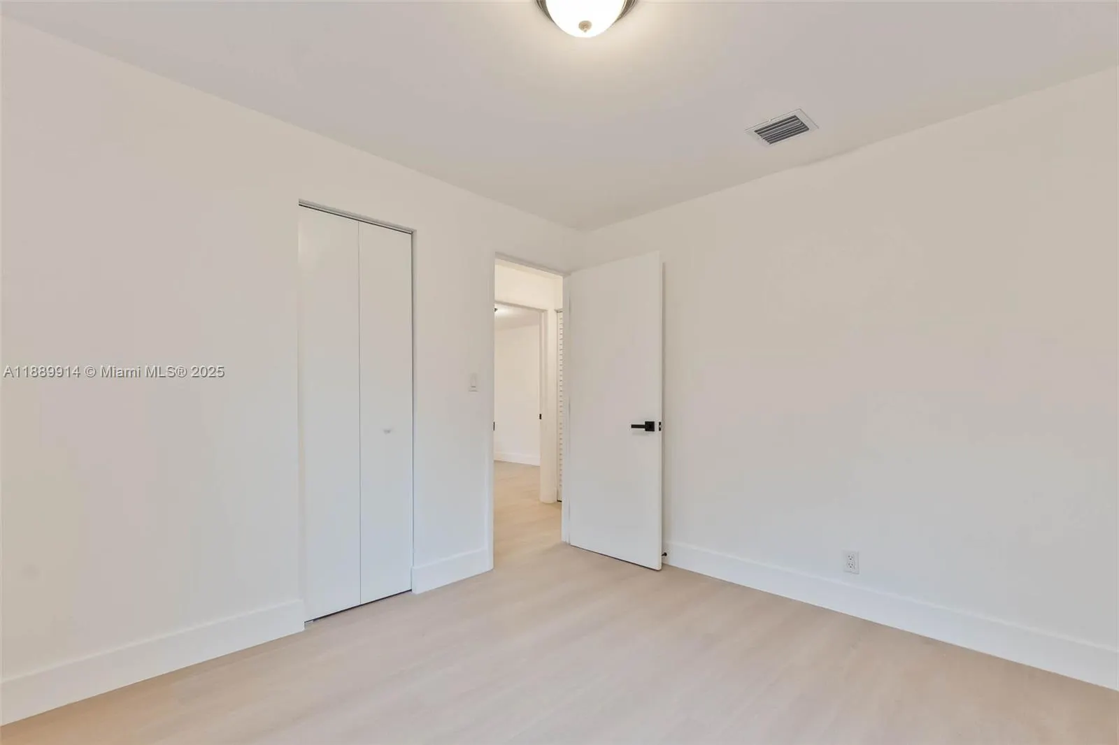 3271 NW 18th St