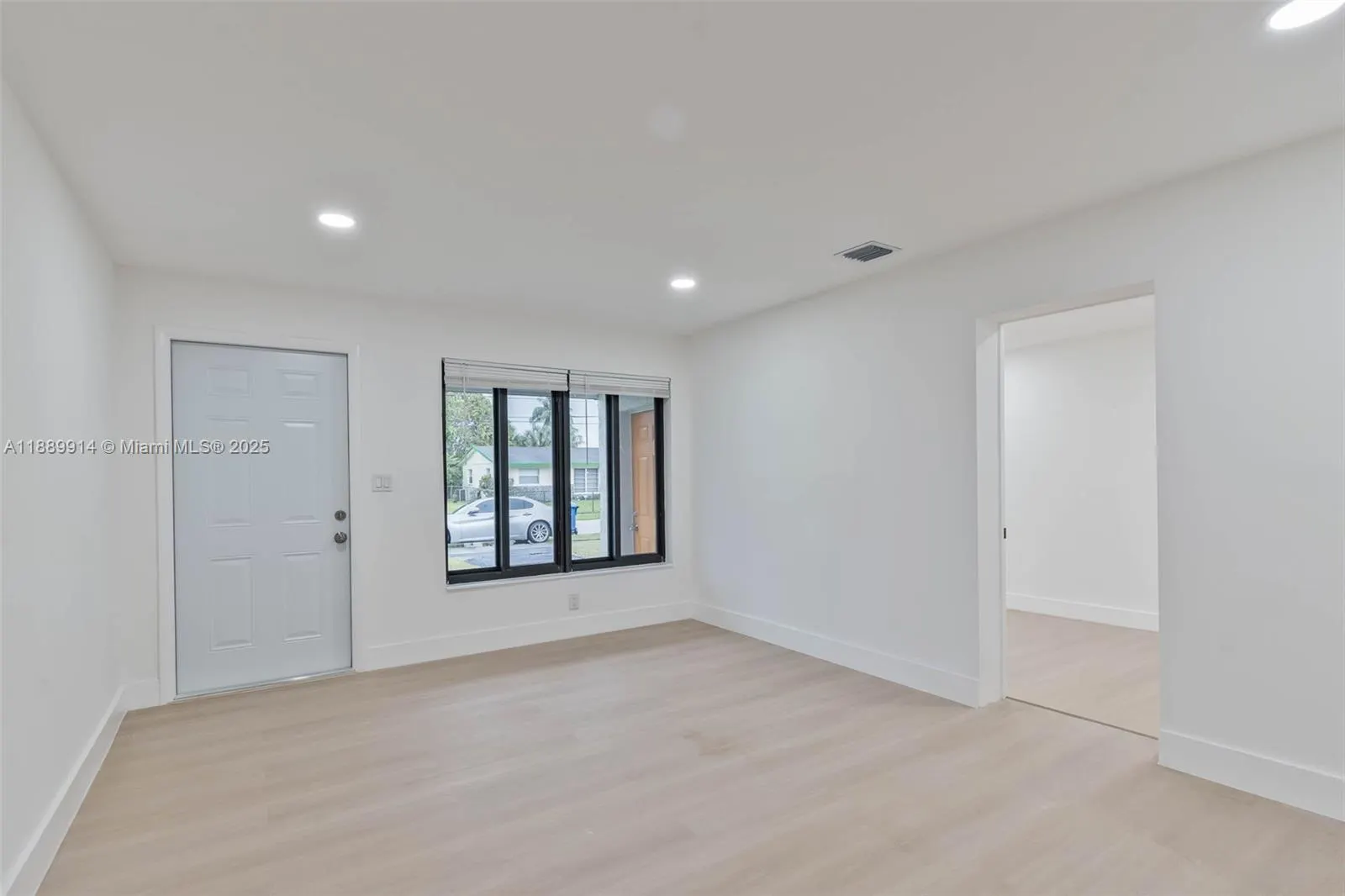 3271 NW 18th St