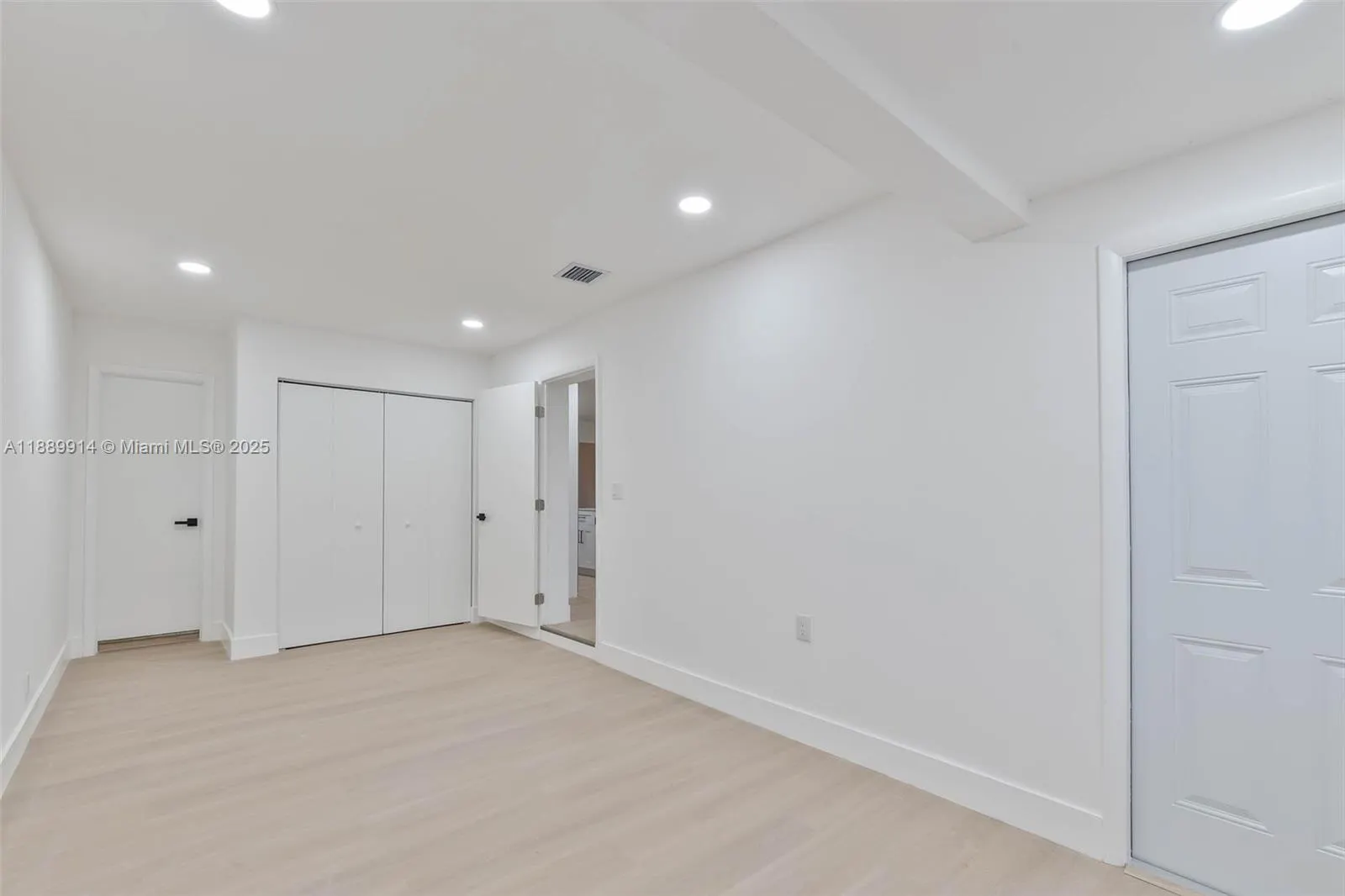 3271 NW 18th St