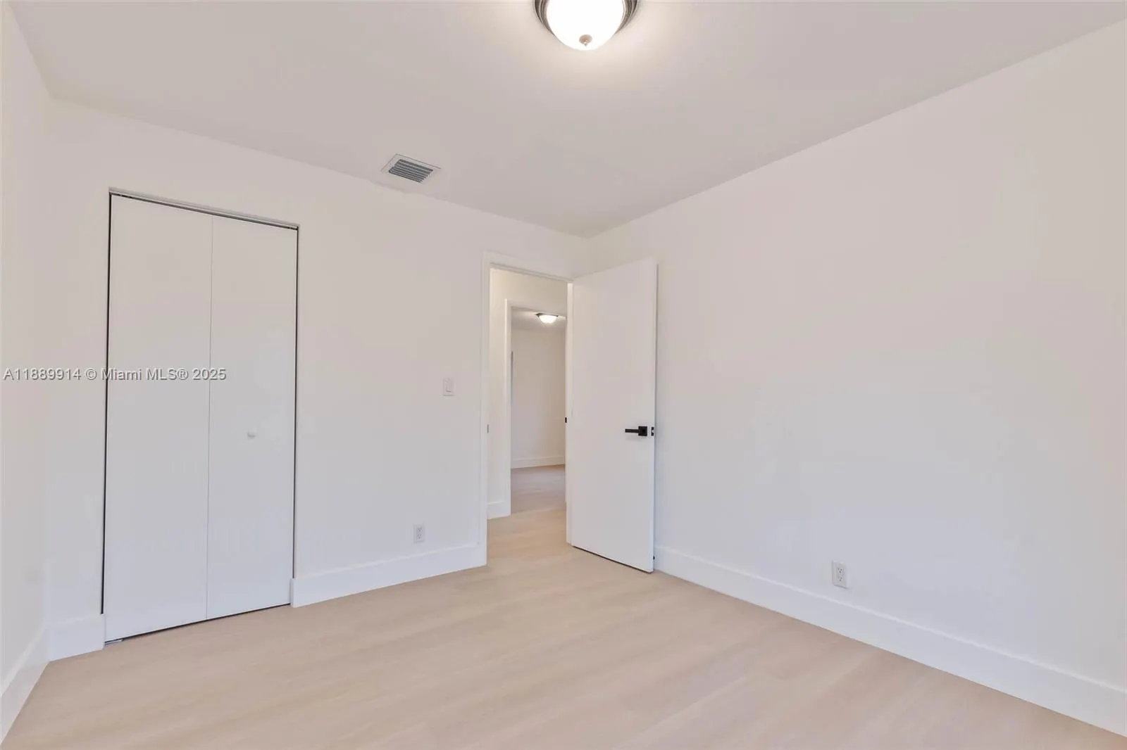 3271 NW 18th St