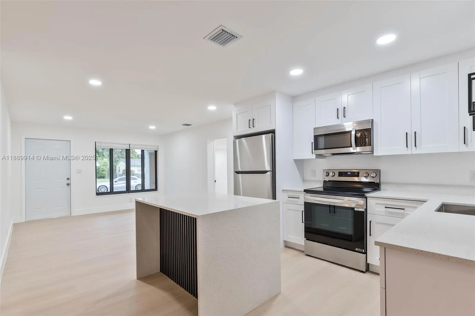 3271 NW 18th St