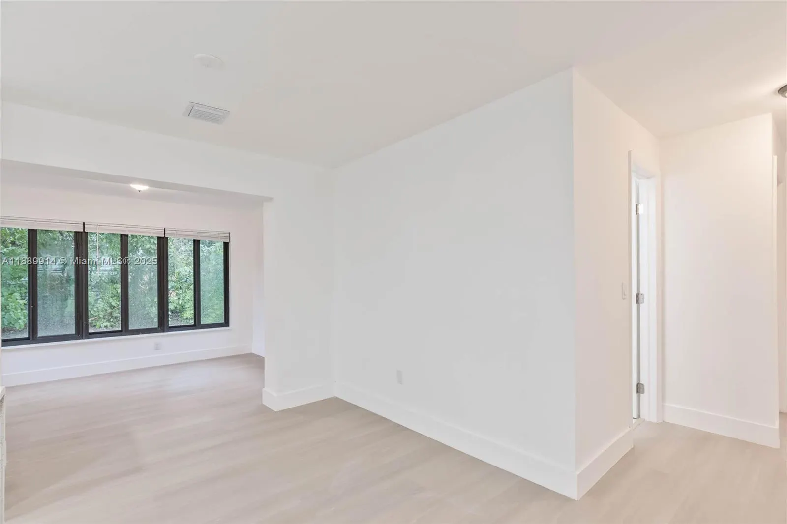 3271 NW 18th St