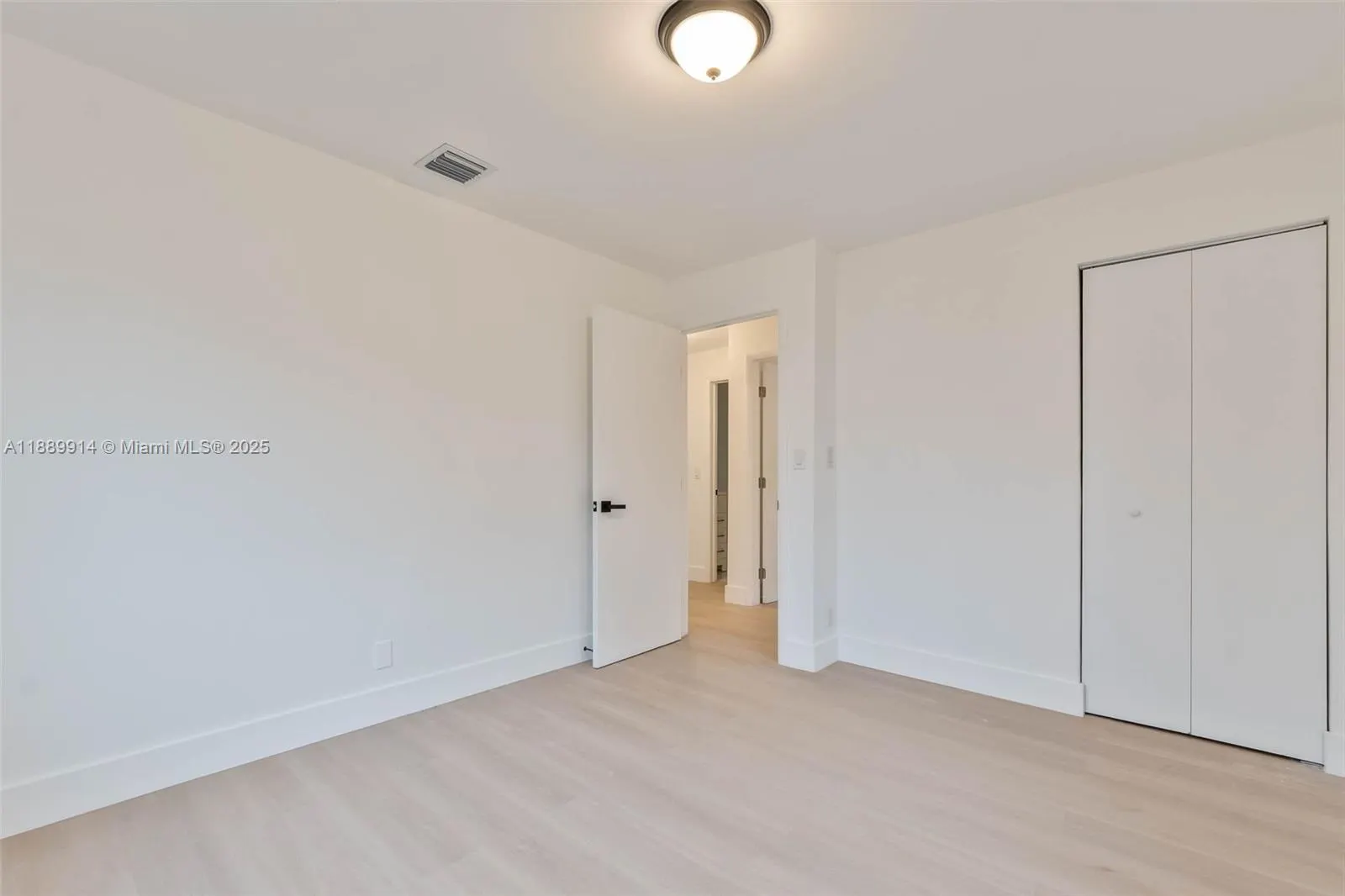 3271 NW 18th St