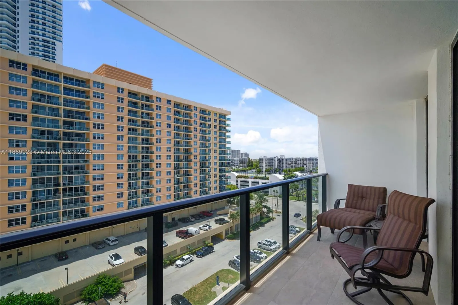 2301 S Ocean Dr, #907