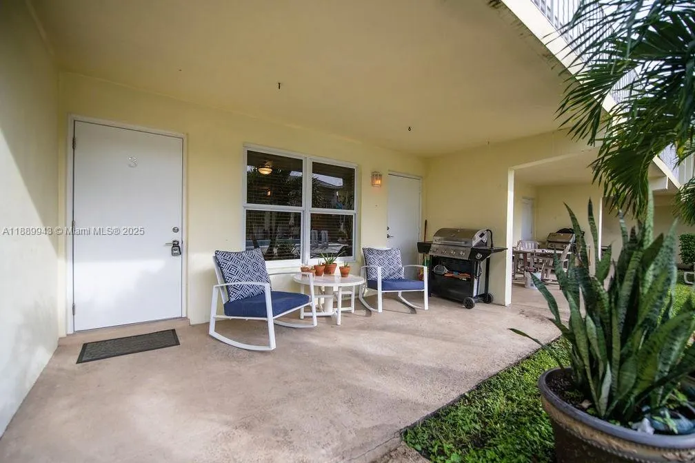 1012 SE 15th St, #3