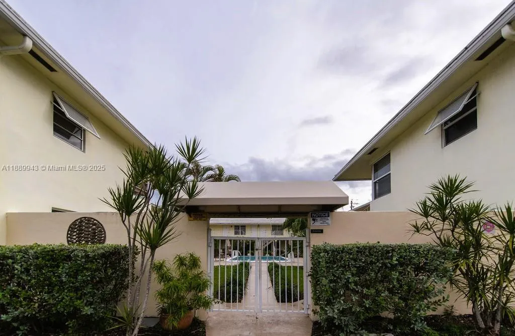 1012 SE 15th St, #3