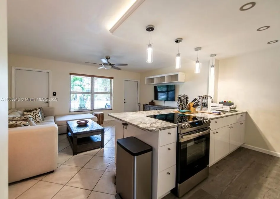 1012 SE 15th St, #3