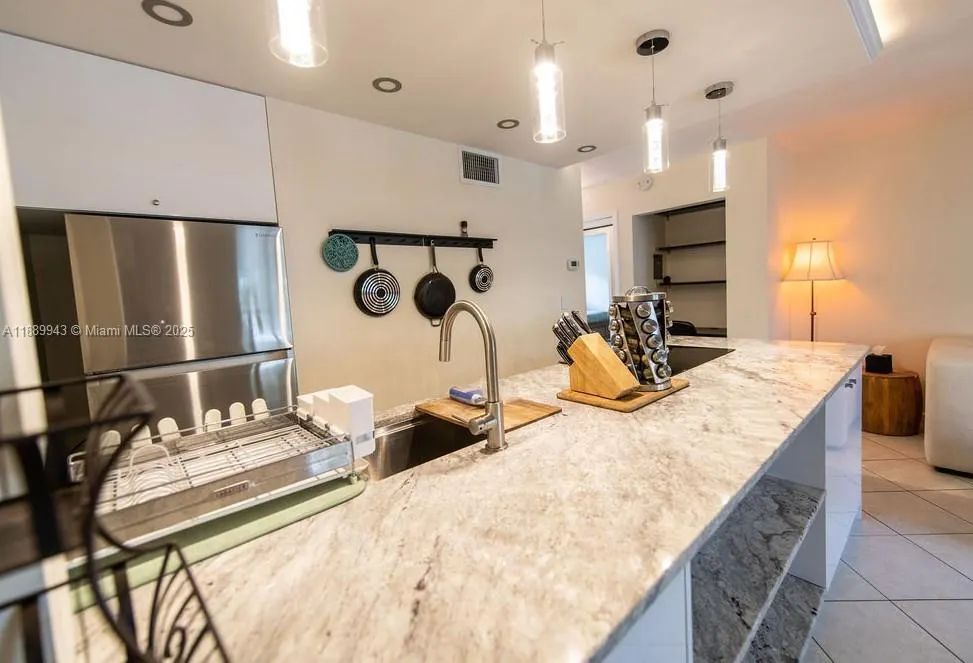 1012 SE 15th St, #3