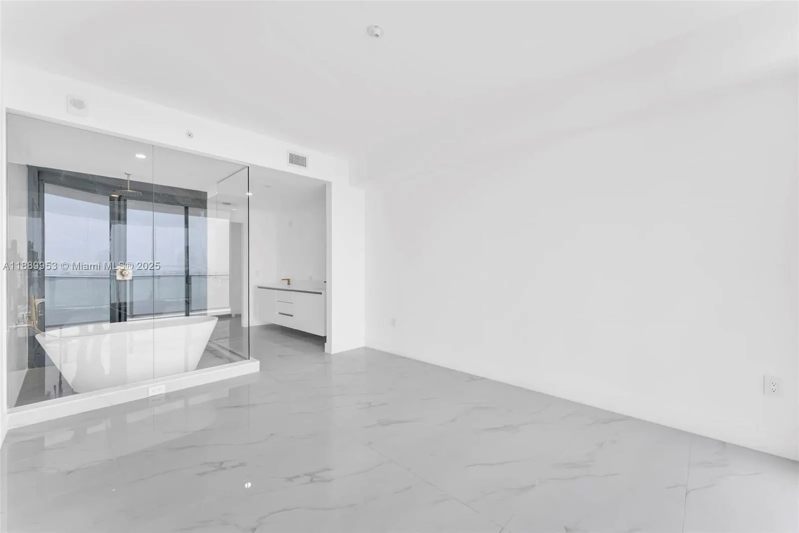 700 NE 24th St, #3706