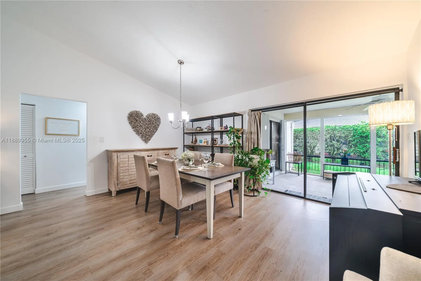 7747 Cloverfield Cir
