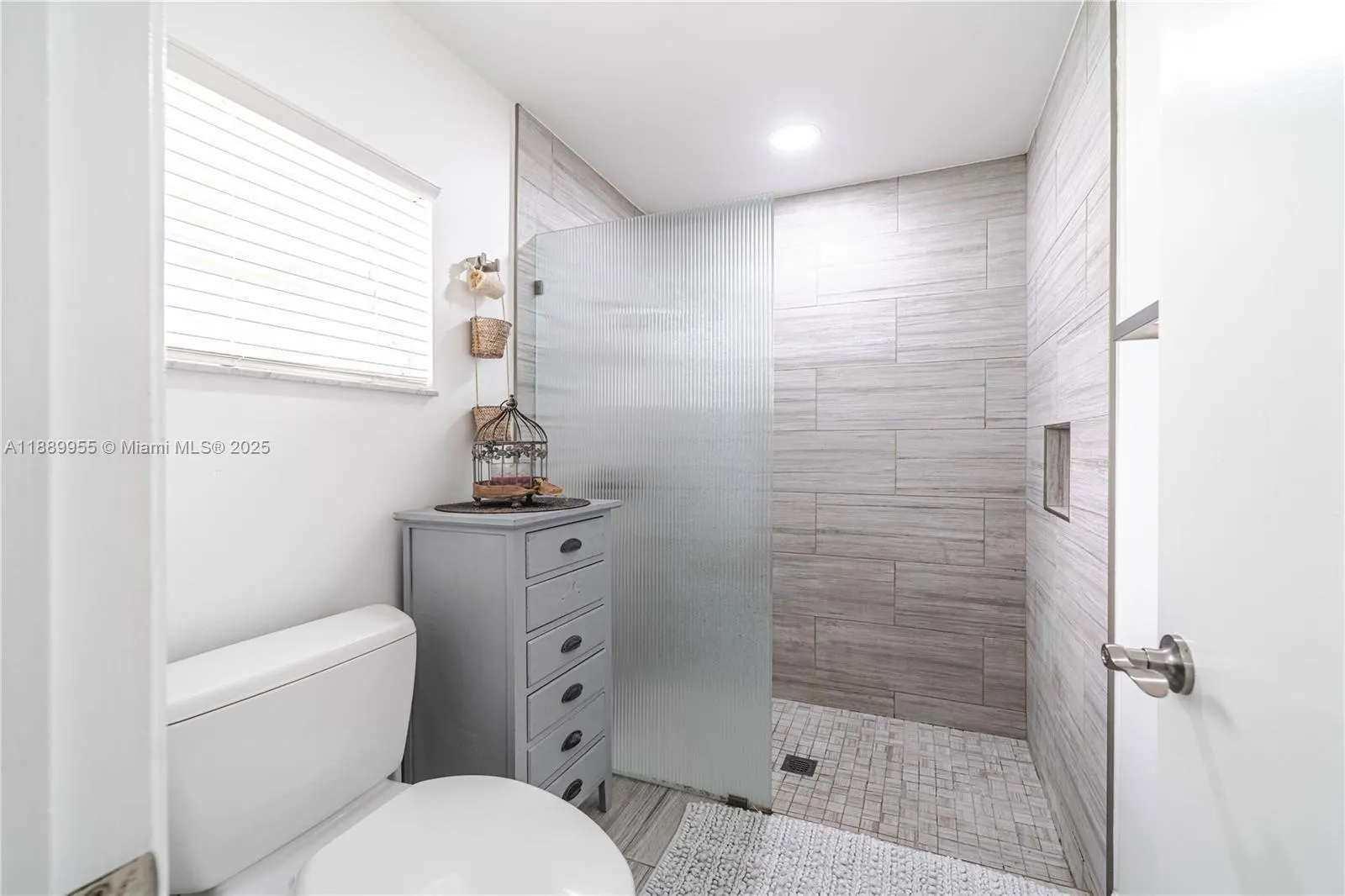7747 Cloverfield Cir