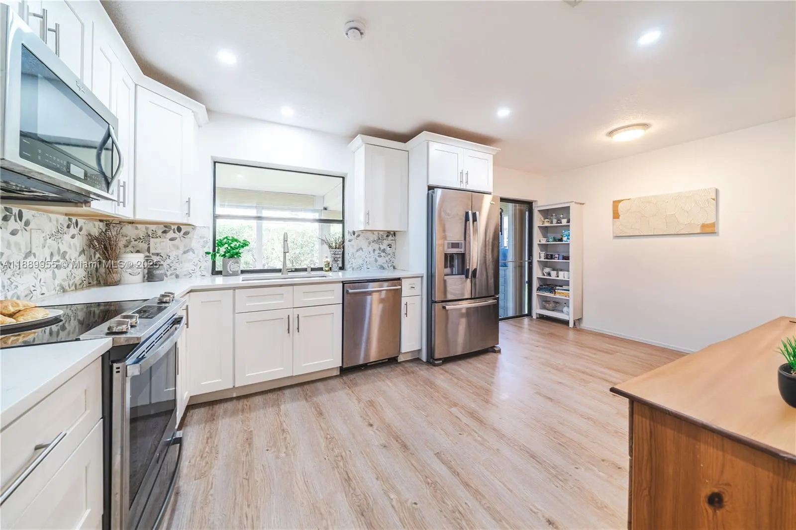 7747 Cloverfield Cir