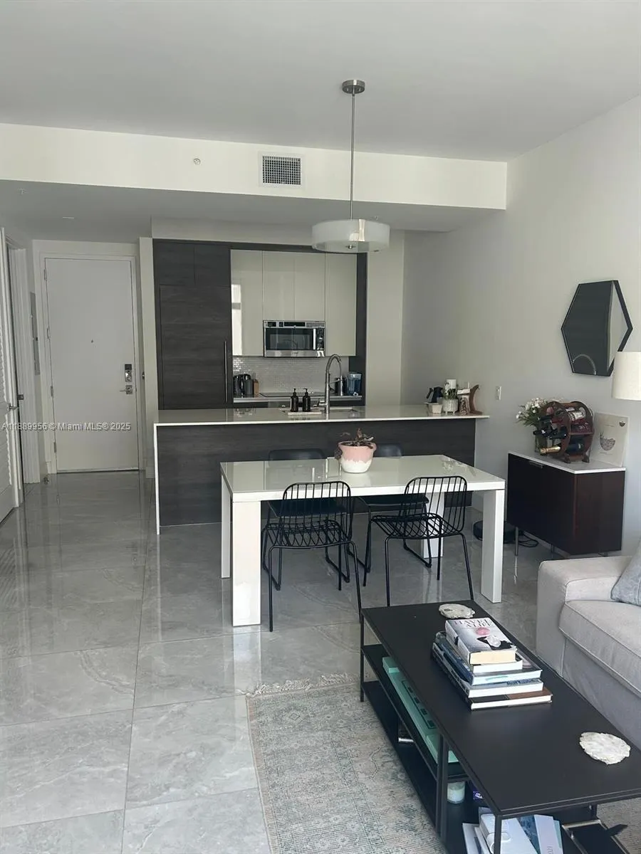 301 Altara Ave, #LPH903