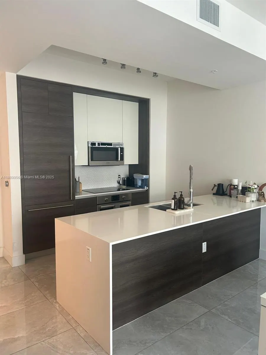 301 Altara Ave, #LPH903