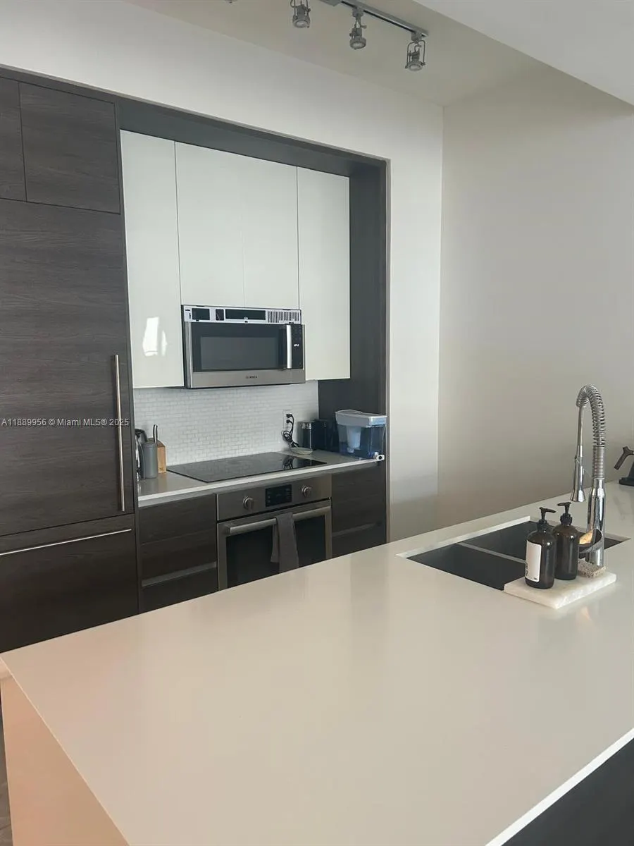 301 Altara Ave, #LPH903