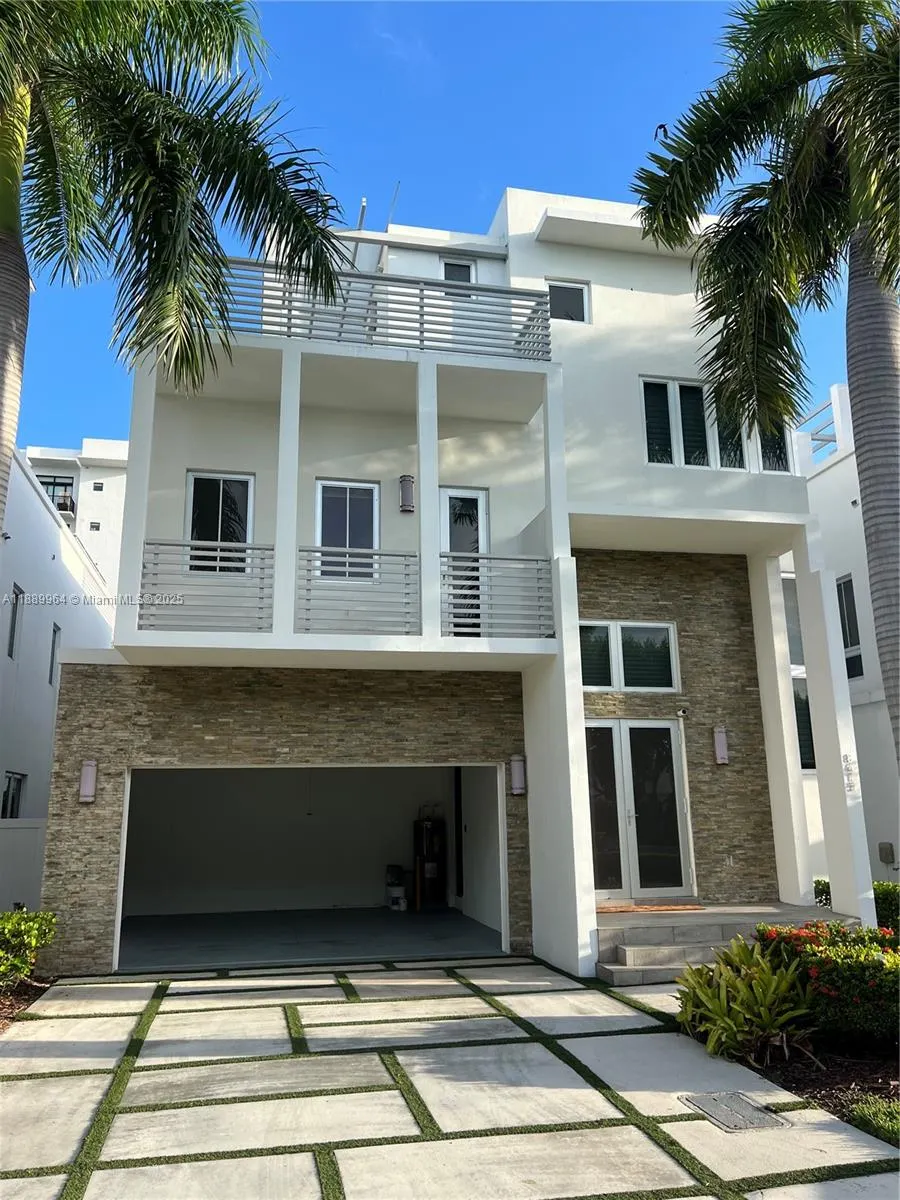 8415 NW 34th Dr