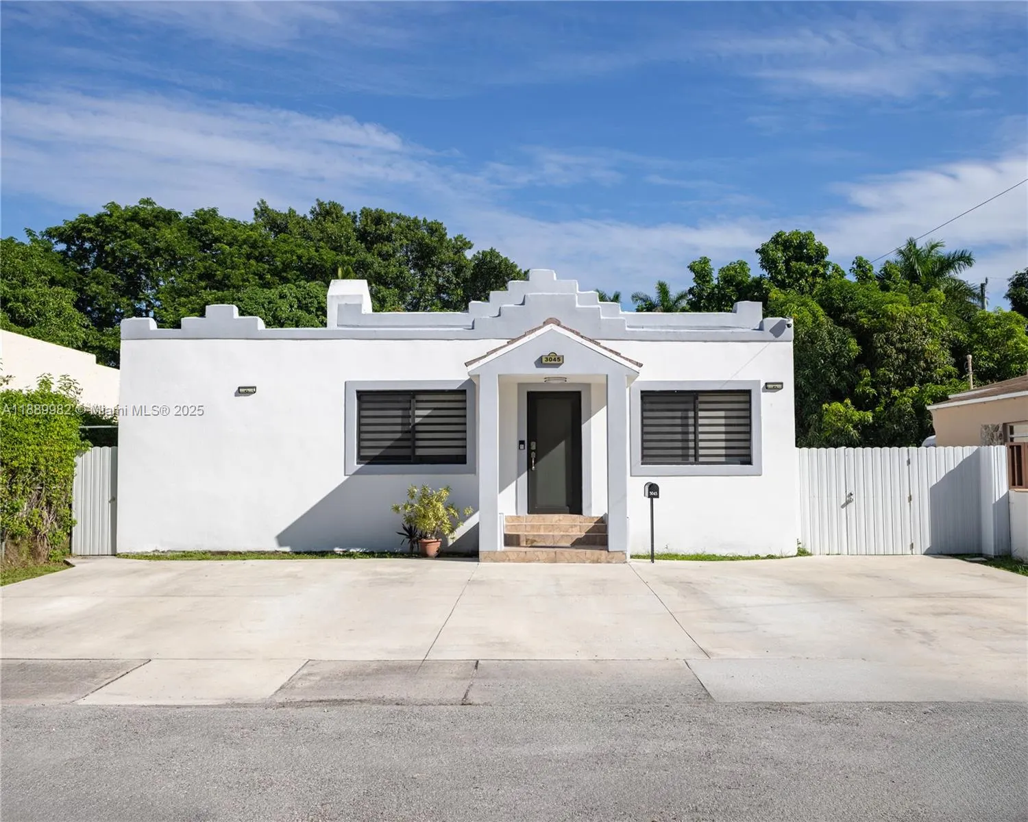 3045 SW 14th St
