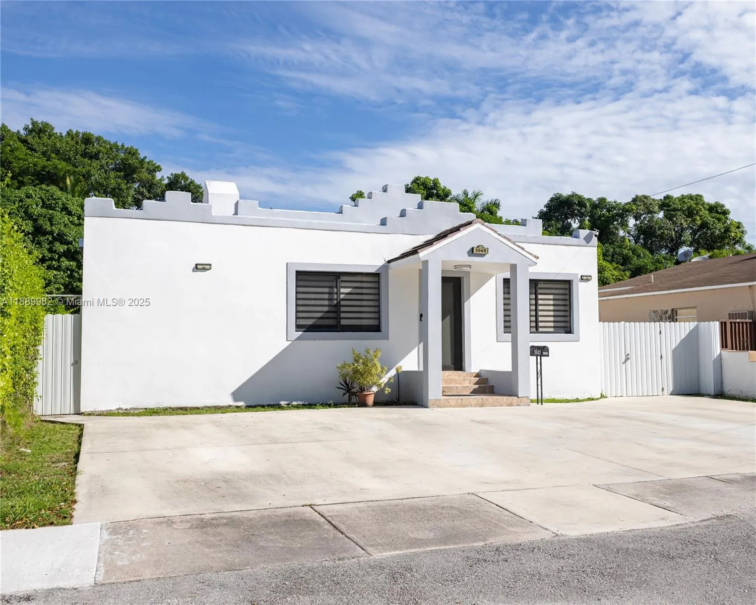 3045 SW 14th St