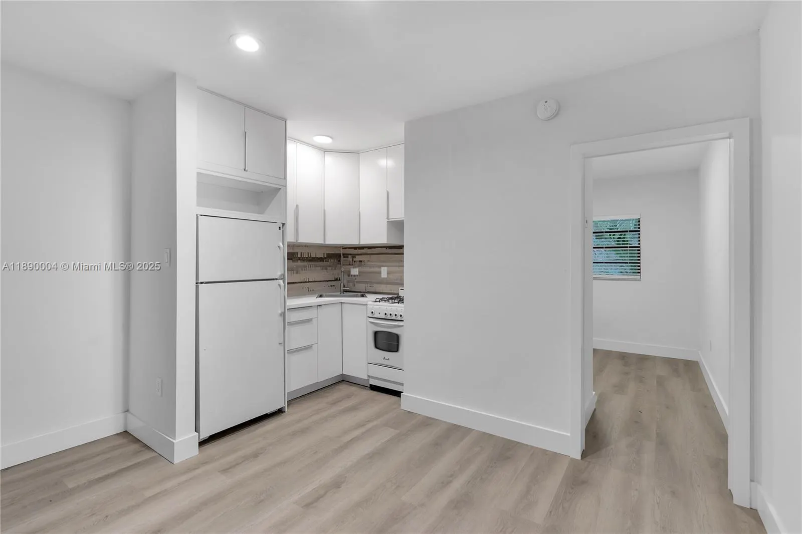 2539 S Bayshore Dr, #111J