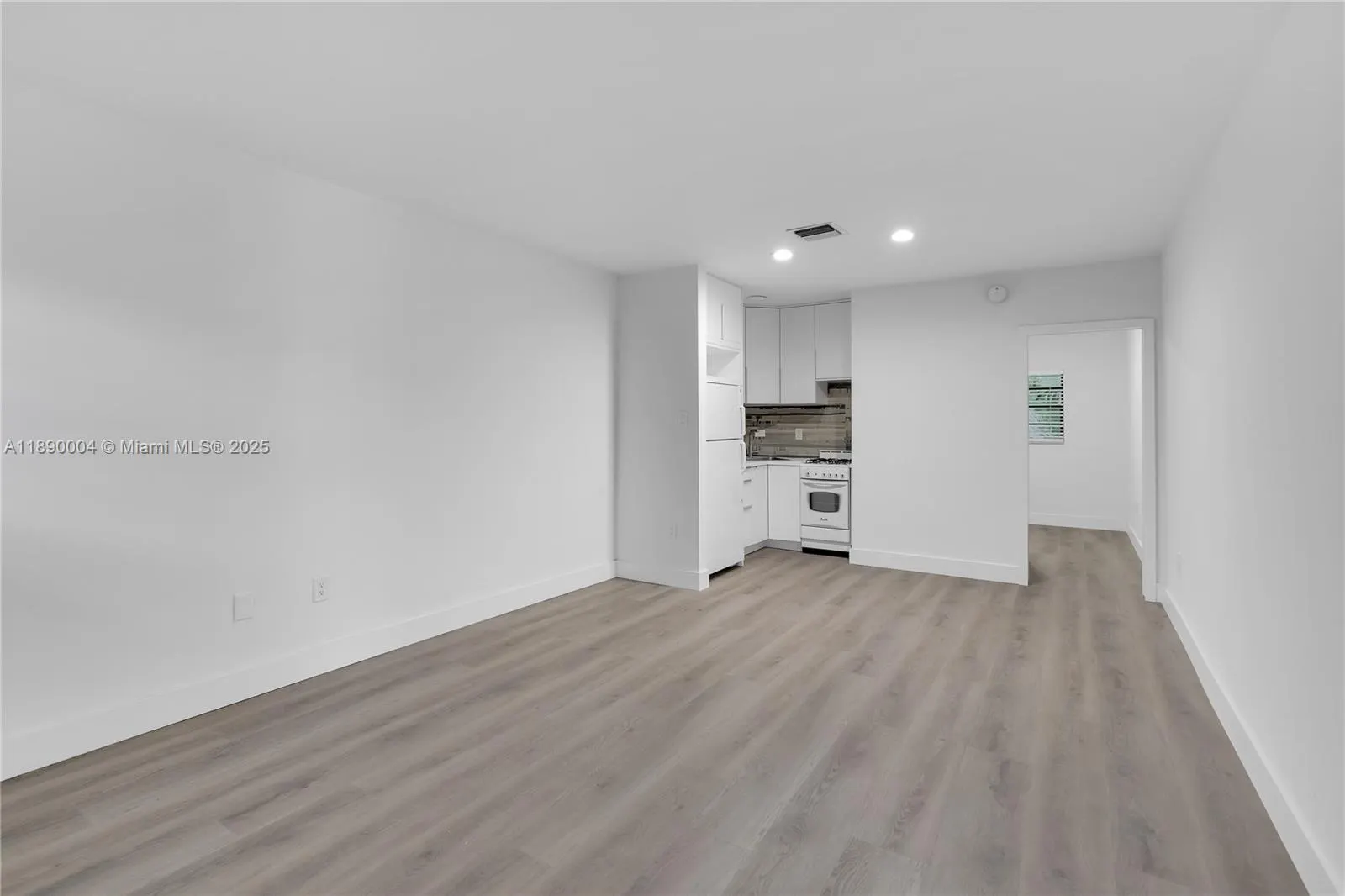 2539 S Bayshore Dr, #111J