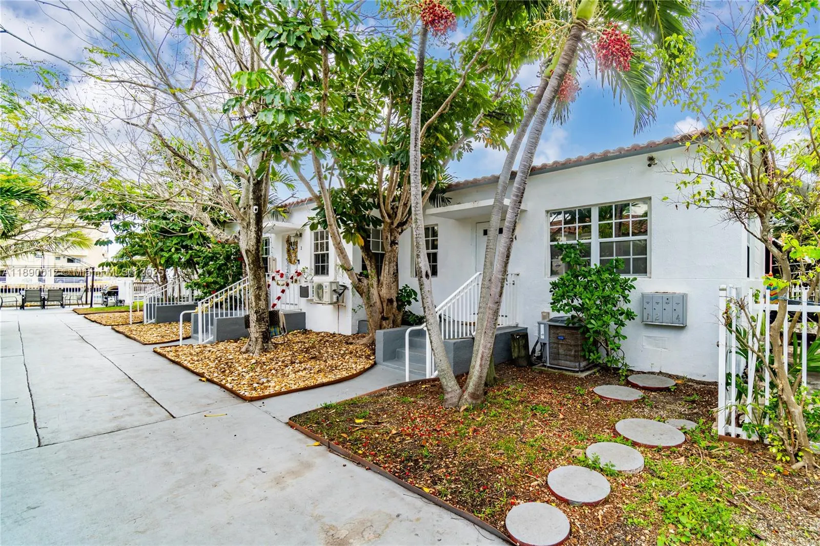 8335 E Crespi Blvd, #4