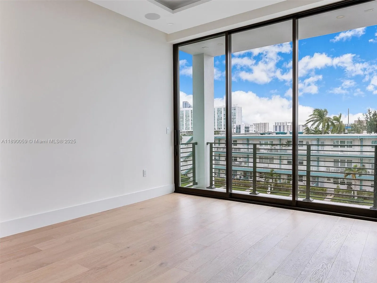 4004 NE 167 ST, #8