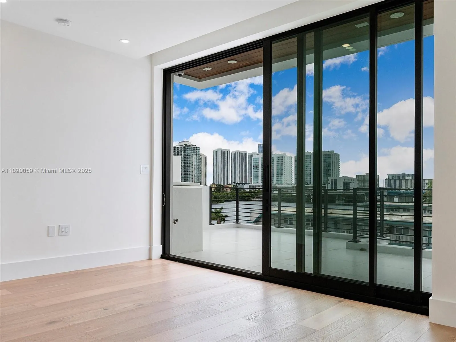 4004 NE 167 ST, #8