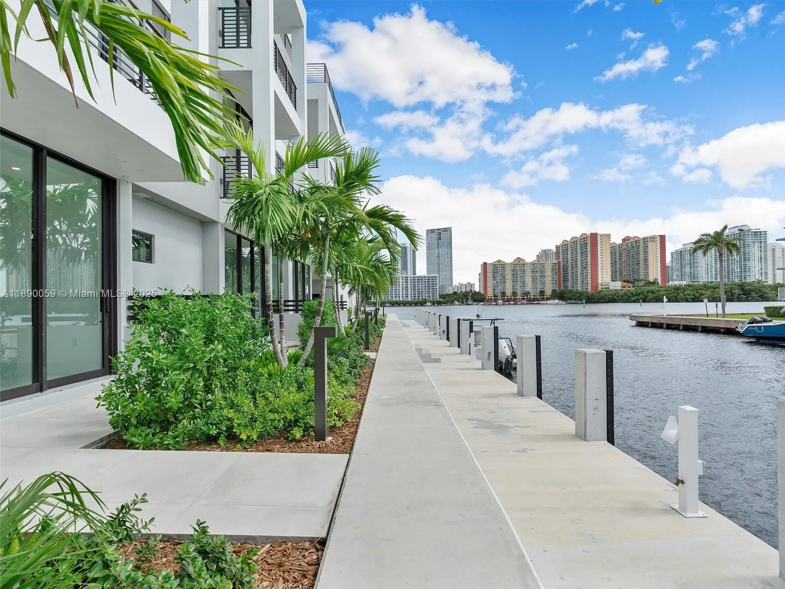 4004 NE 167 ST, #8