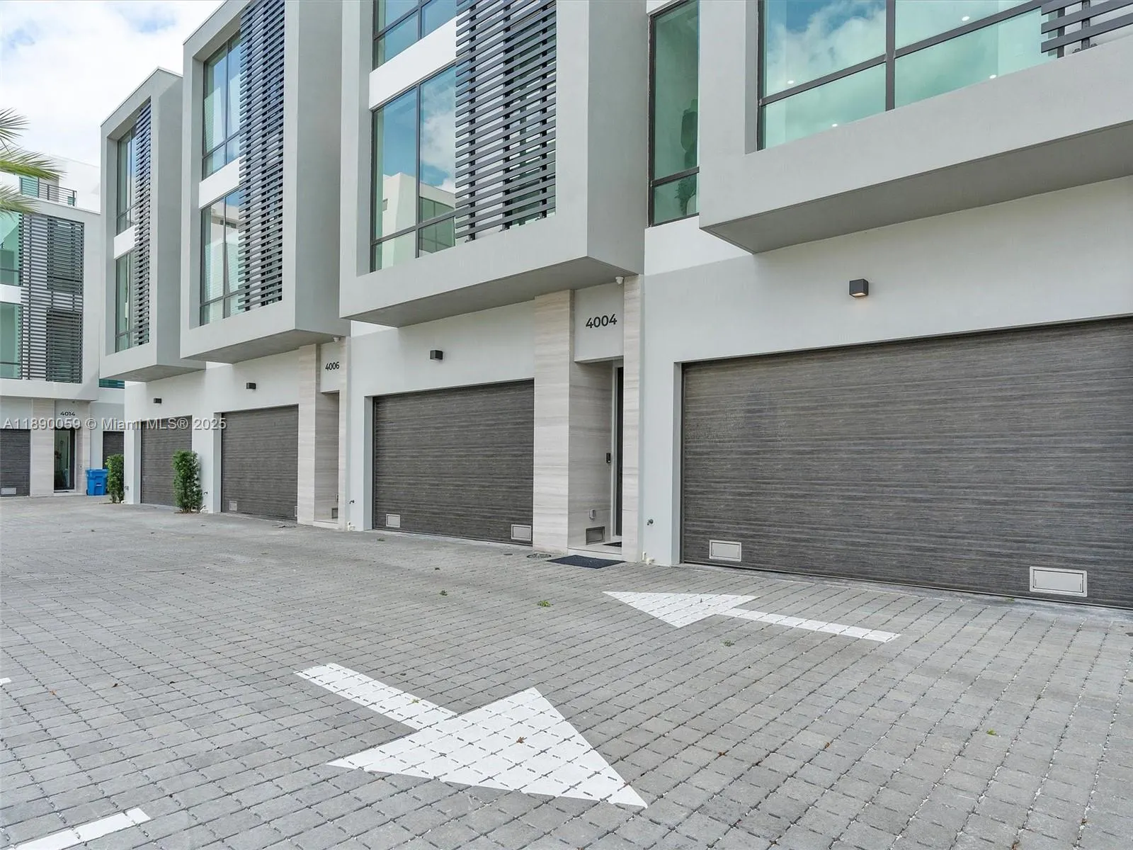4004 NE 167 ST, #8