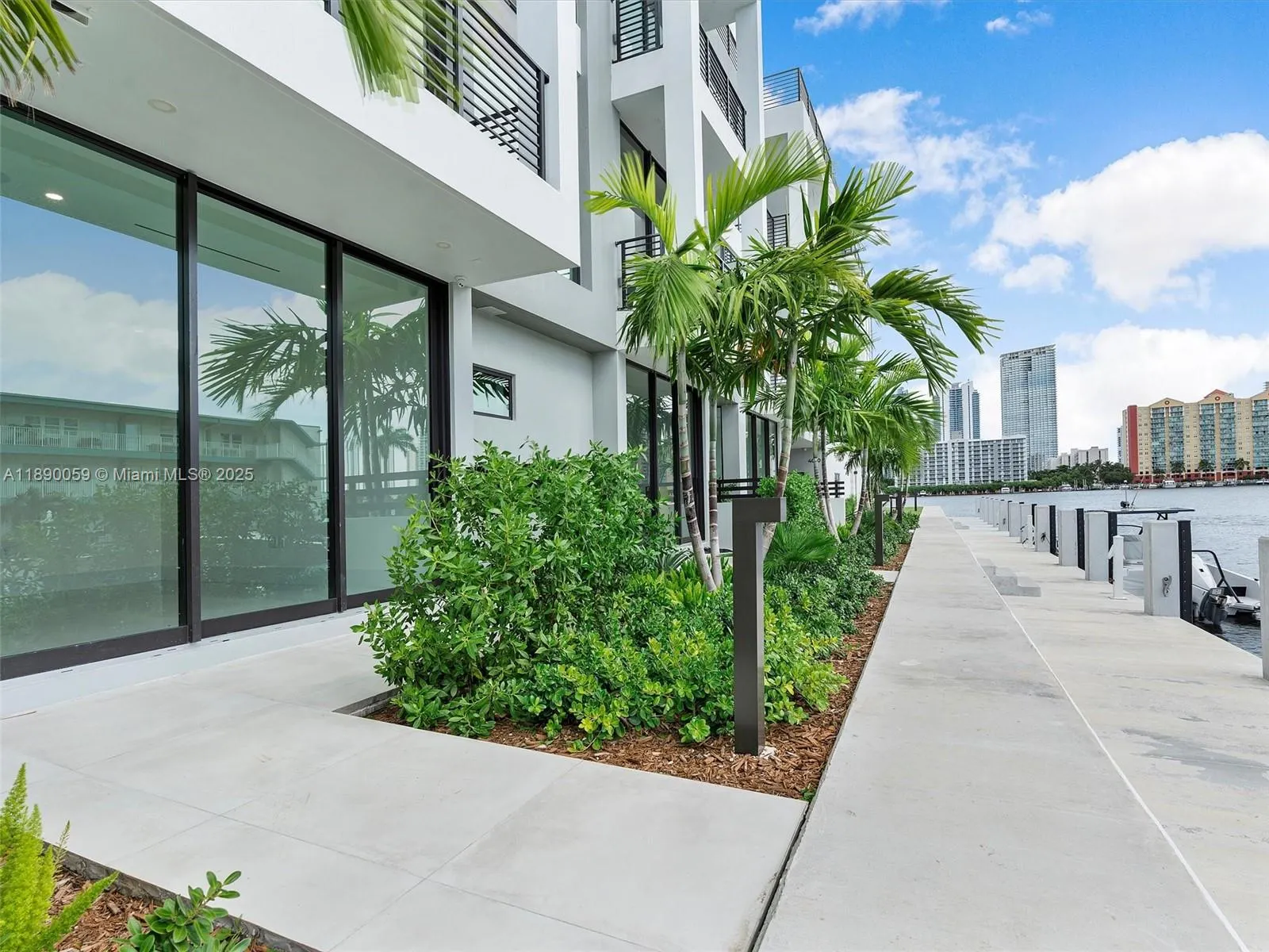4004 NE 167 ST, #8