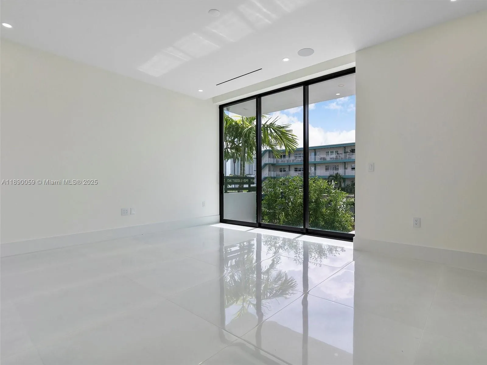 4004 NE 167 ST, #8