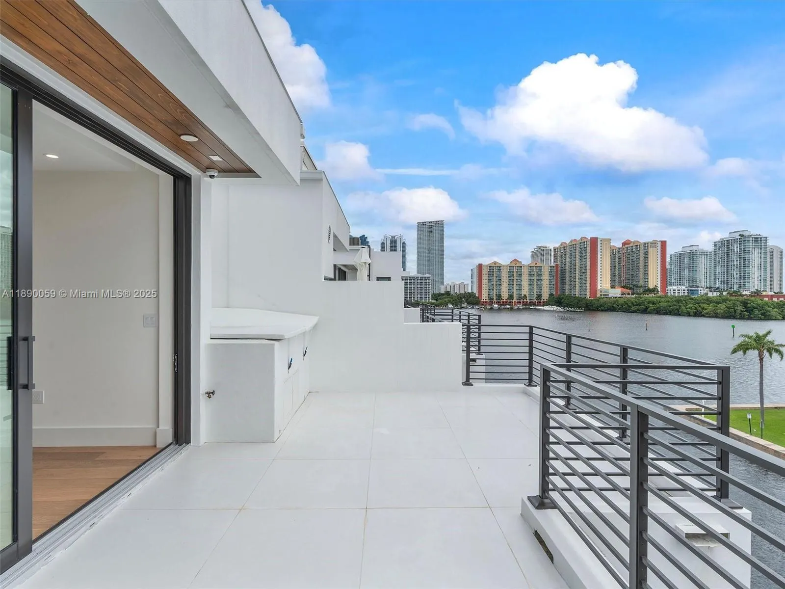 4004 NE 167 ST, #8