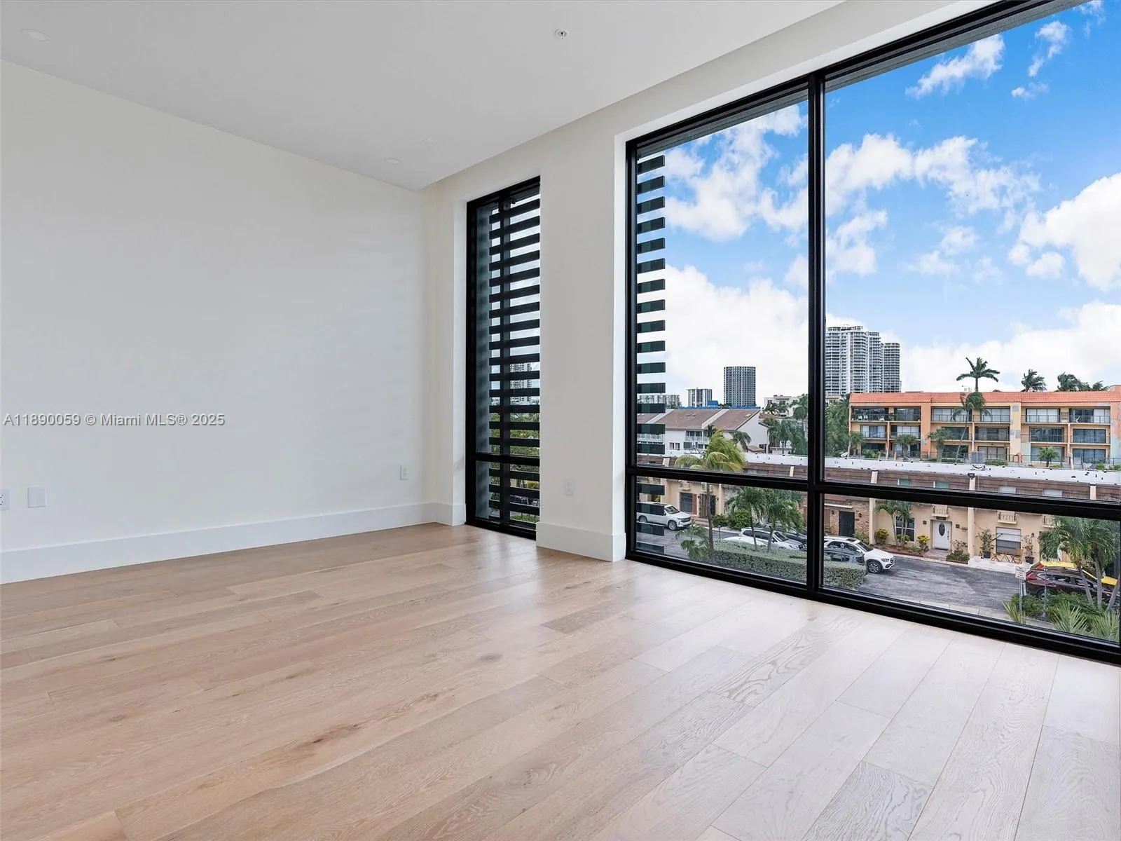 4004 NE 167 ST, #8